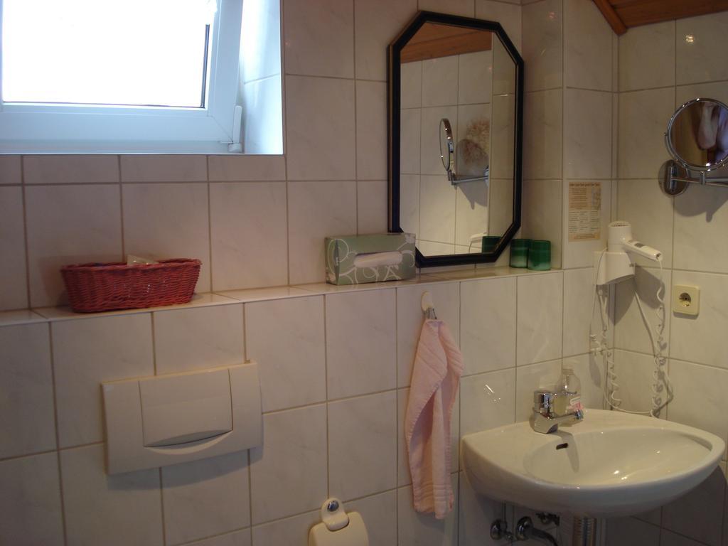 Ferienwohnungen - Gaestehaus Gertrud Moog- Rust Szoba fotó